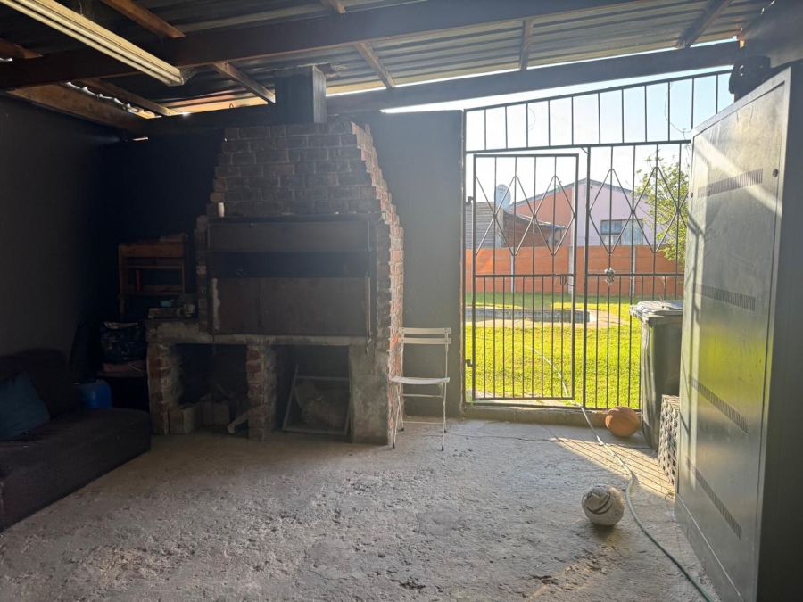 3 Bedroom Property for Sale in Park Village Western Cape